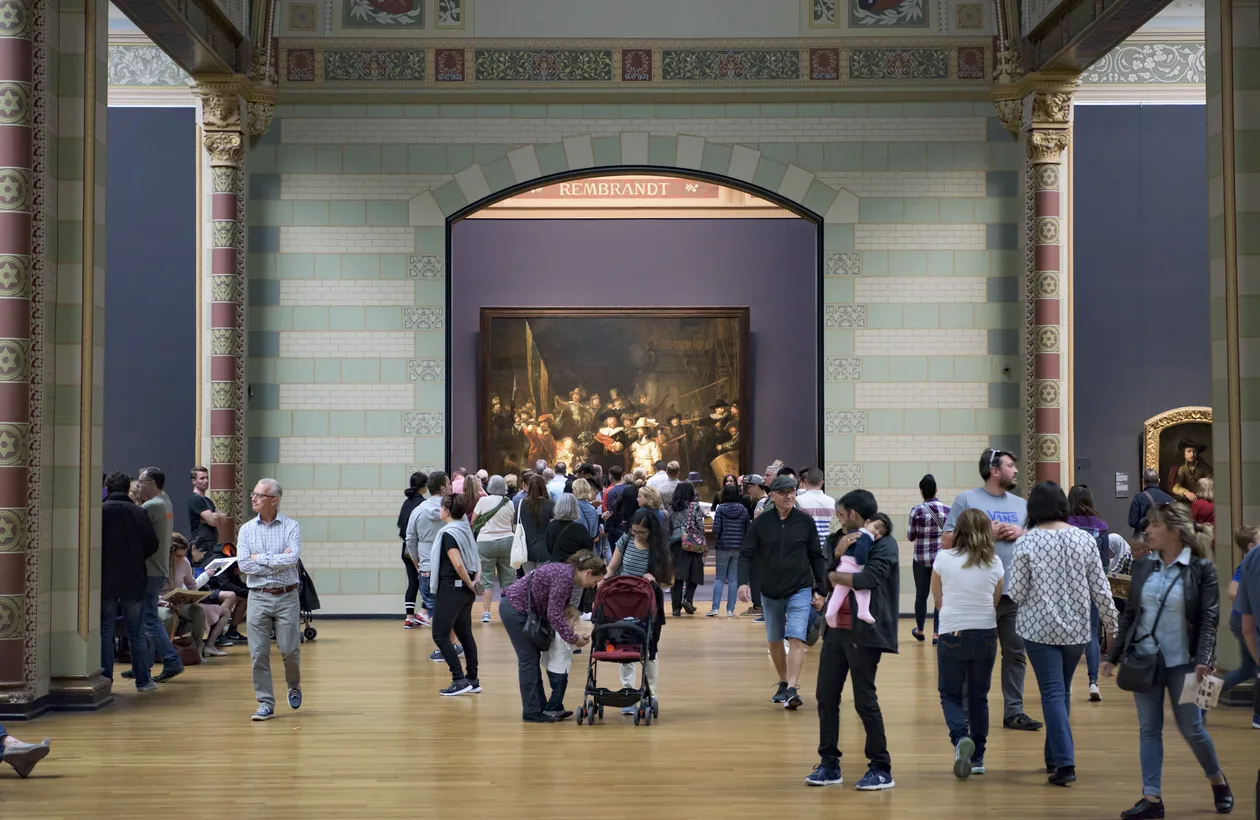 Rijksmuseum — Gallery of Honour with arched ceilings and 17th-century paintings