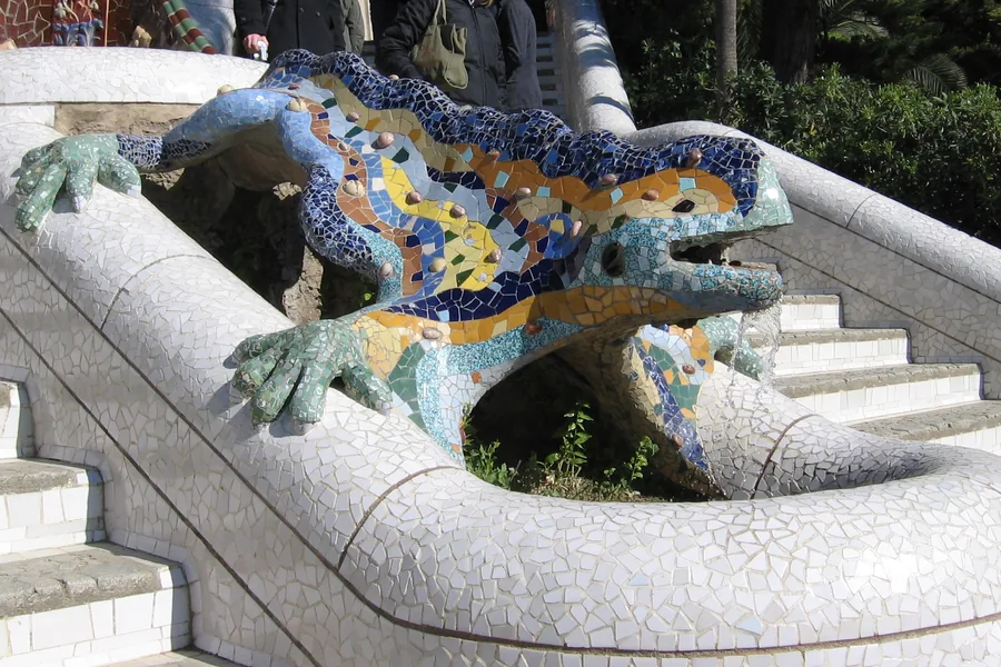 Park Güell — trencadís salamander on the main staircase