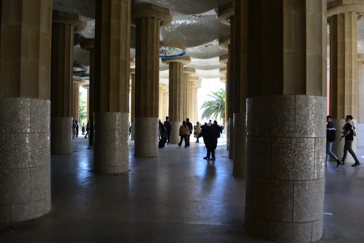 Park Güell — Hypostyle Hall with 86 Doric columns and ceiling medallions
