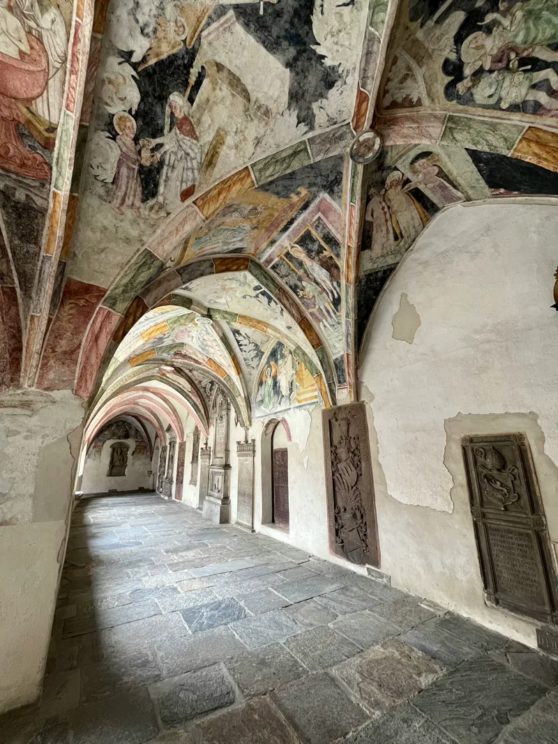 Frescoed cloister corridor — illustrative reference for the monastic-cell setting of the five Rothkos placed beside Fra Angelico's frescoes at the Museo di San Marco, Florence