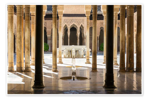 Court of the Lions with marble fountain and columns, Nasrid Palaces, Alhambra