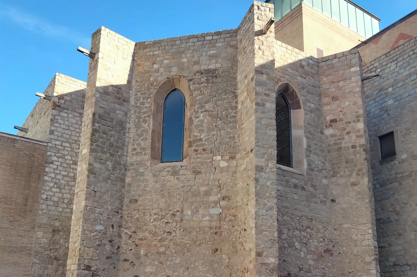 Capella MACBA — Gothic convent chapel used for video art, Barcelona