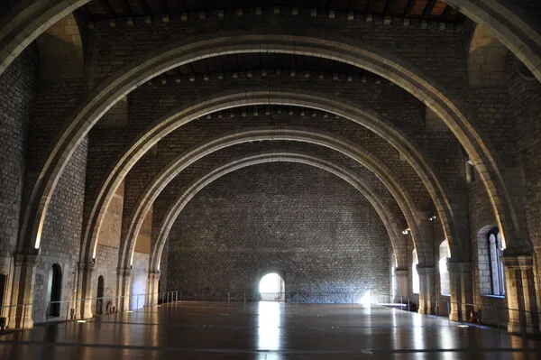 Saló del Tinell medieval throne room at MUHBA, Barcelona — site of Columbus reception 1493
