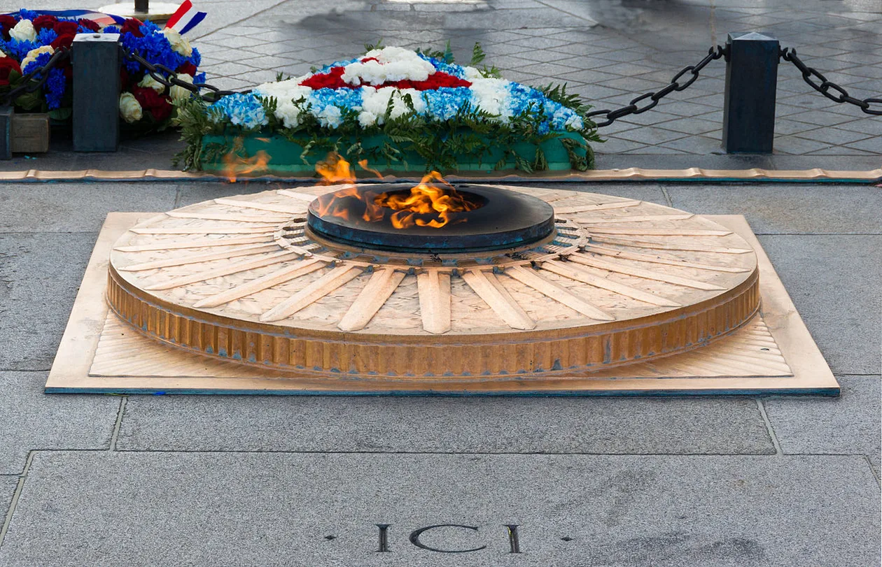 The Tomb of the Unknown Soldier and its flame under the vault of the Arc de Triomphe, Paris