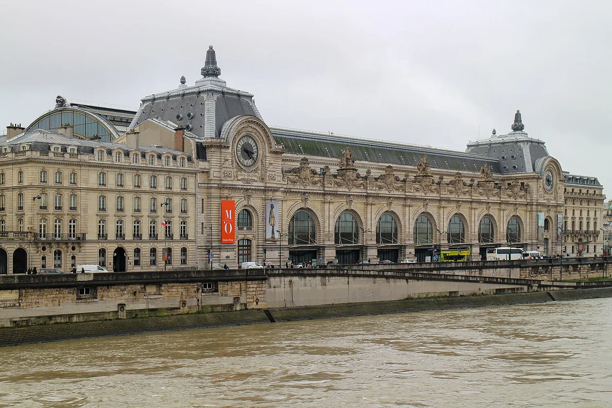 Musée d'Orsay main hall with grand clock window and skylight
