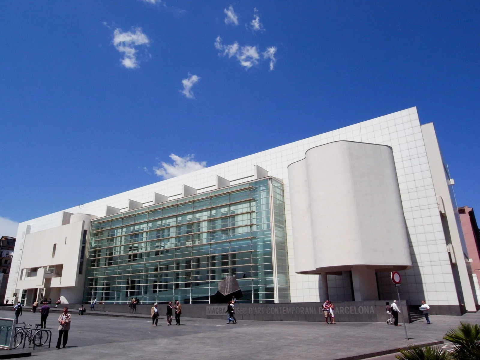 MACBA — Richard Meier's white facade on Plaça dels Àngels, Barcelona