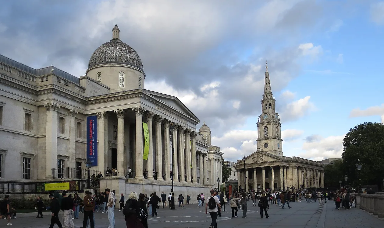 National Gallery — Sainsbury Wing entrance on Trafalgar Square, London