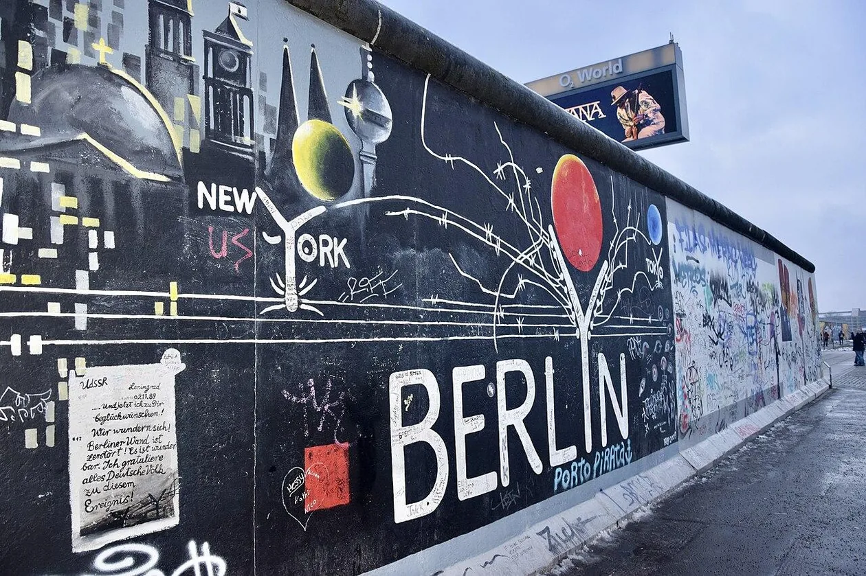 Painted section of the Berlin Wall at the East Side Gallery