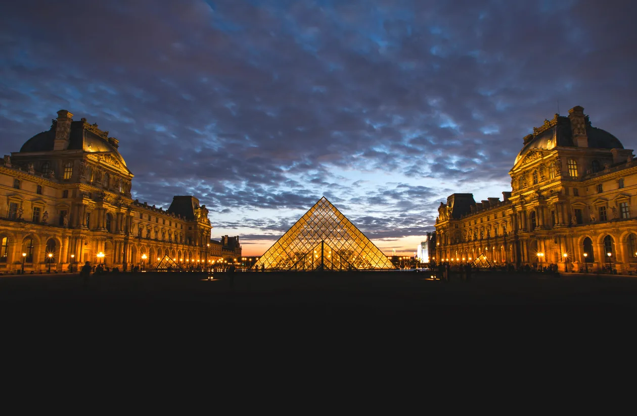 Best Time to Visit the Louvre (2026): Hour, Day, Month