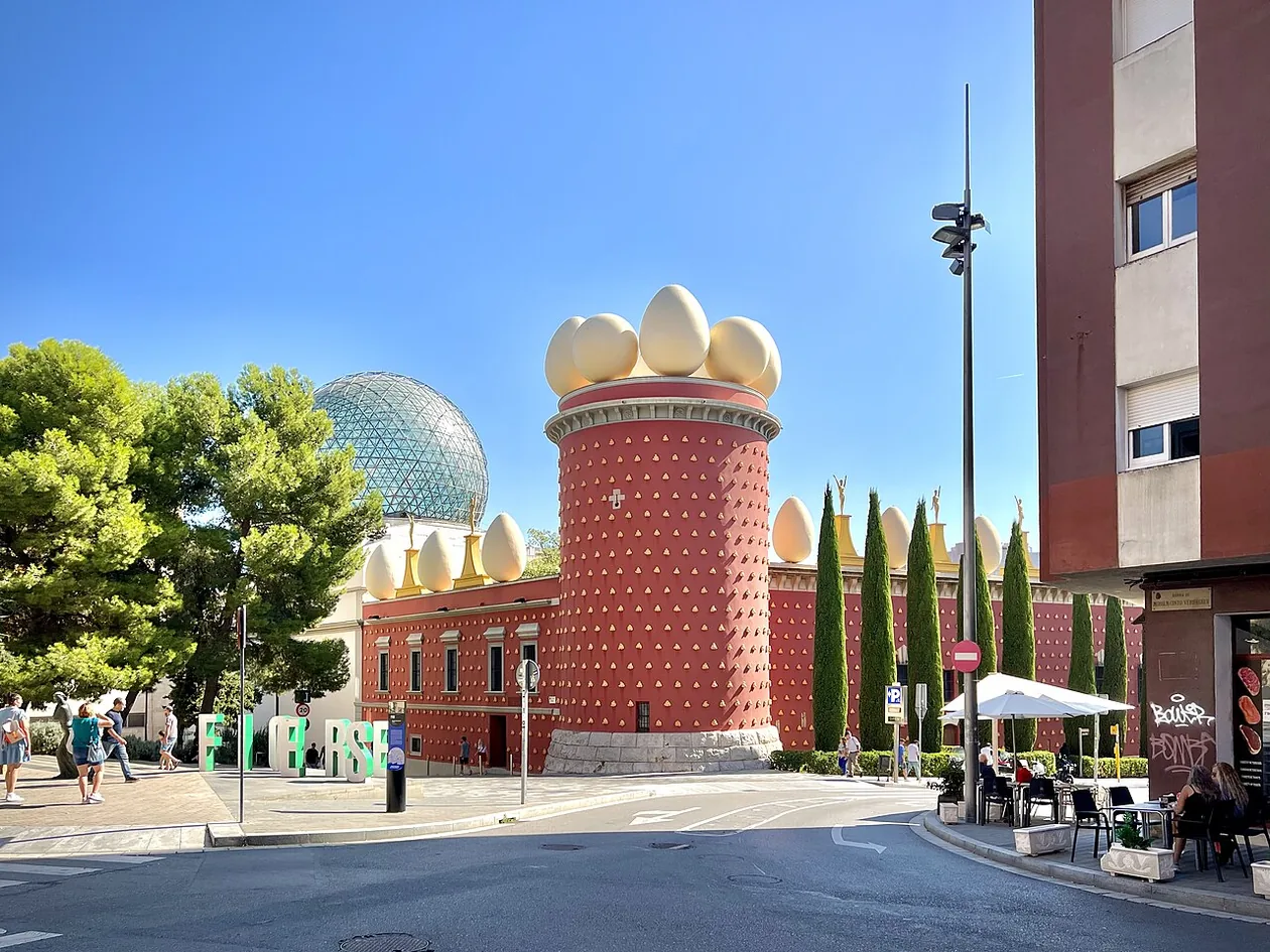 Dalí Museum Figueres Tickets 2026: Prices, Booking & Tips