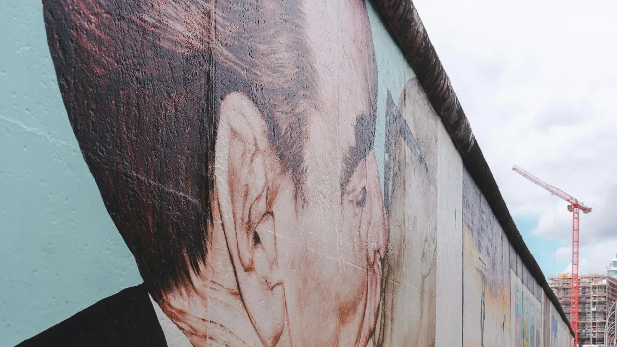 Brezhnev-Honecker fraternal kiss mural by Dmitri Vrubel at the East Side Gallery