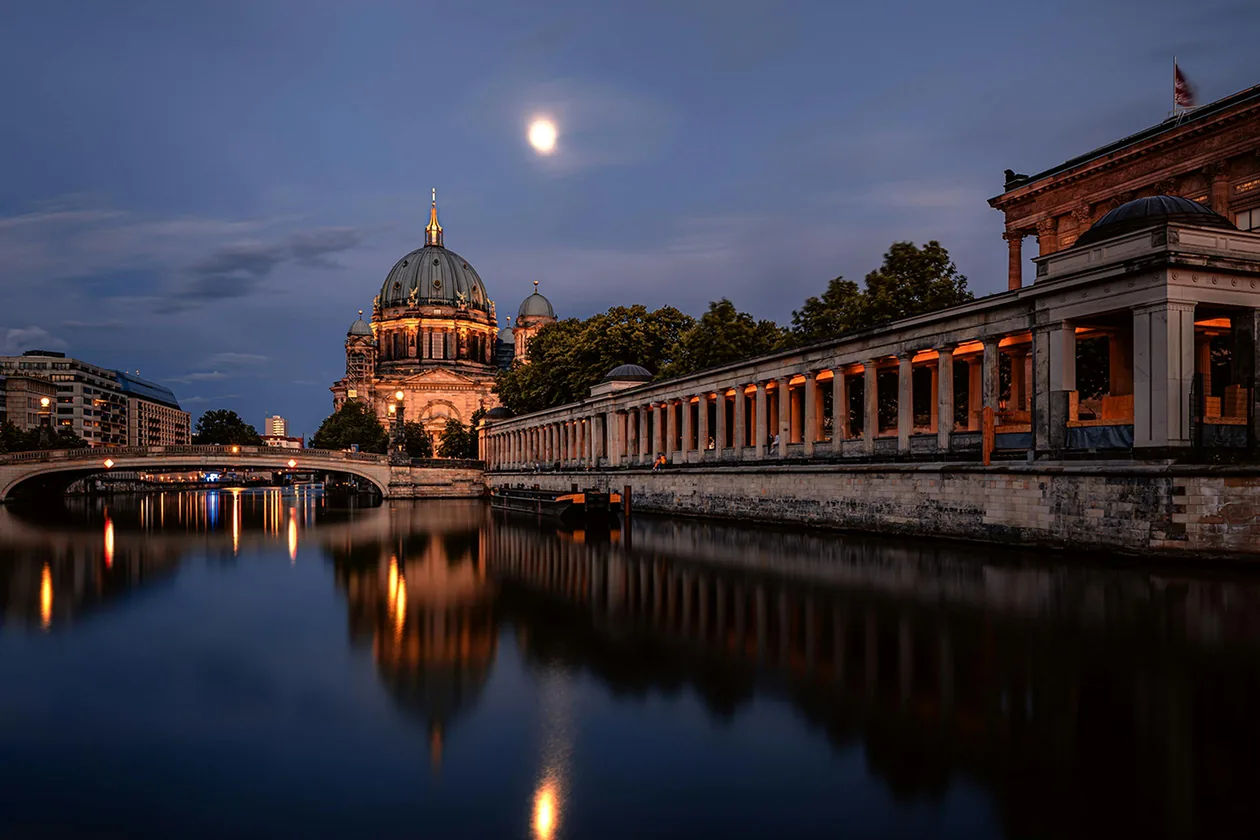 Berliner Dom and Kolonnadenhof colonnade on Museum Island at dusk