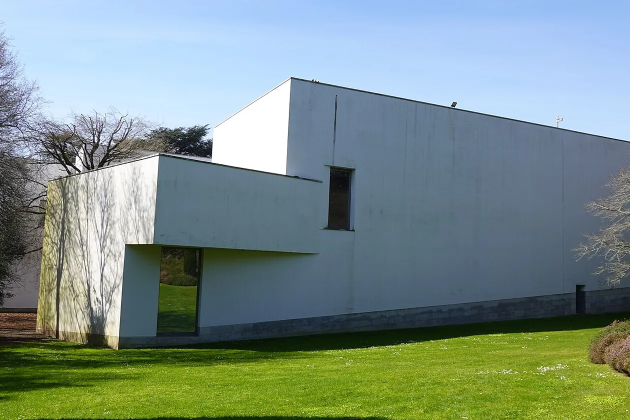 Serralves Museum of Contemporary Art in Porto — Álvaro Siza's white minimalist building seen from the park lawn under a blue sky